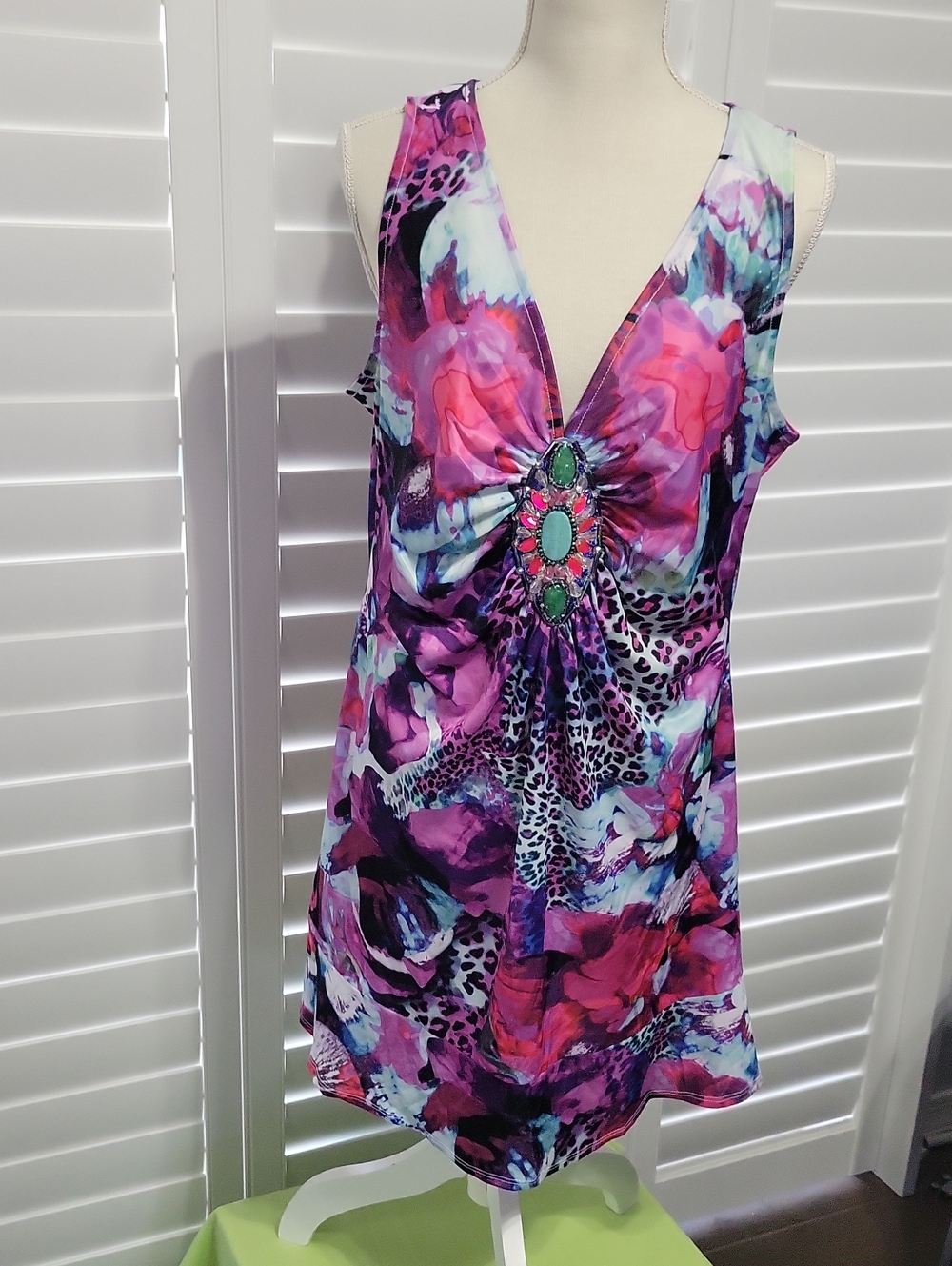 VENUS Pink and Purple Trimmed Top with Aqua Edge